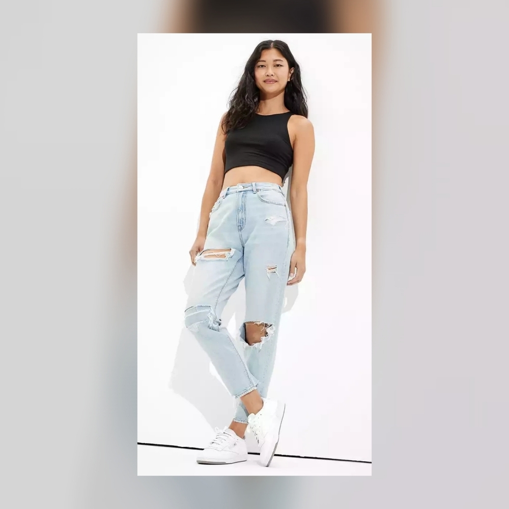 American Eagle Light Wash Distressed Mom Jeans Size 4 Regular